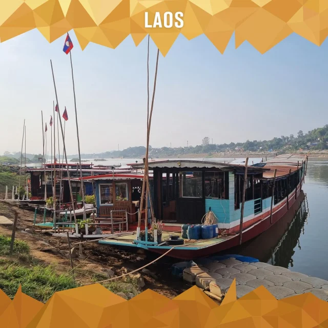 2/3 zu Folge 118: Backpacking durch Laos
Annika und Robin berichten nochmal von ihrer großen Reise und dieses Mal nehmen sie uns mit nach Laos.
Dort sind sie auch mit dem Zug umhergereist und haben uns in dieser Folge berichtet wo ihr in Laos per Zug dringend halt machen solltet, was ihr euch sparen könnt und wo ihr richtig die Seele baumeln lassen könnt.